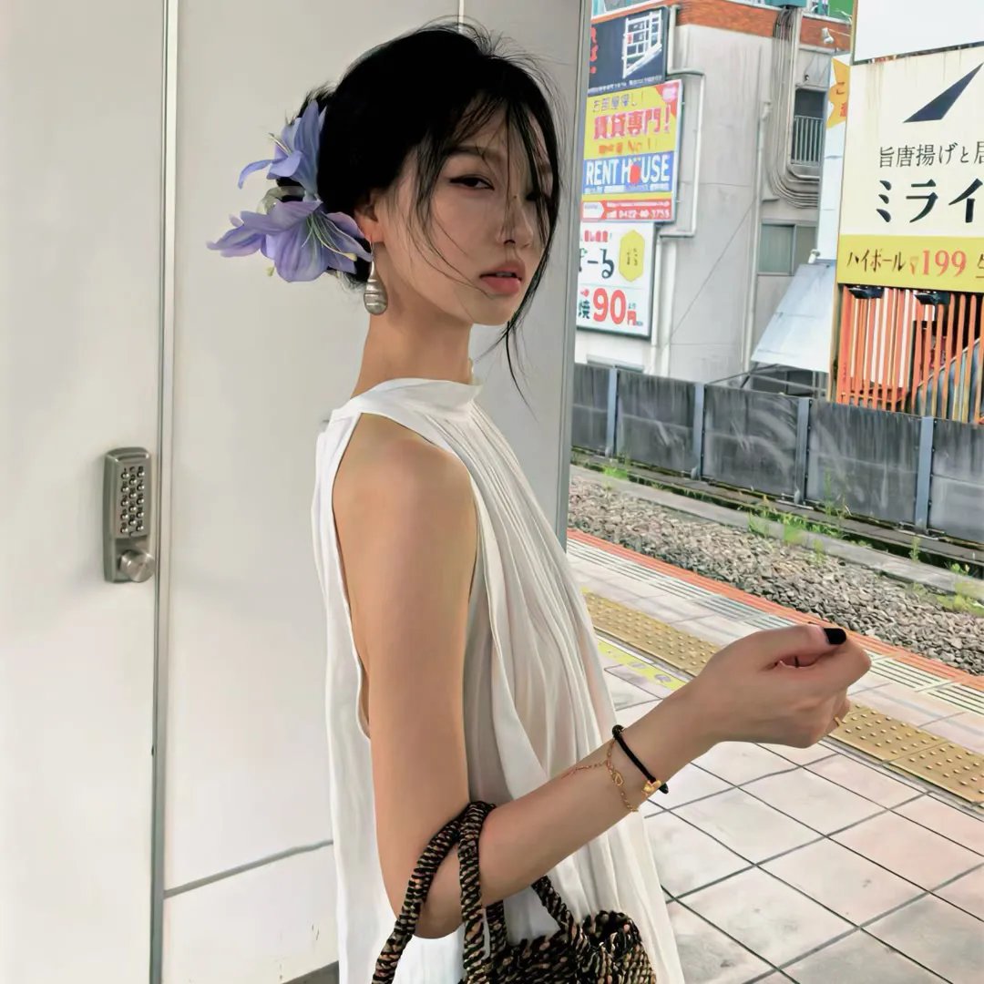 庭院里的女人